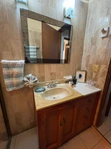 a bathroom with a sink and a mirror at Departamento en el Área de Olas Altas in Mazatlán