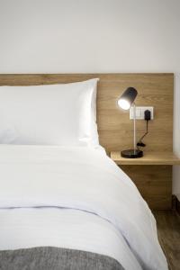 Airbnb Kastoria - Bella Vista A tesisinde bir odada yatak veya yataklar