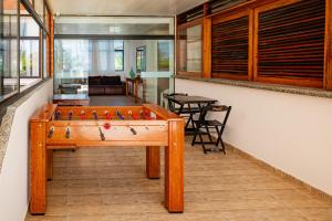 a ping pong table in the middle of a room at Moriah Maceió Beach Hotel in Maceió