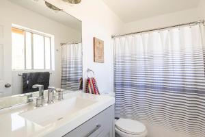 ห้องน้ำของ Electroliquid's Casa Pueblo Joshua Tree