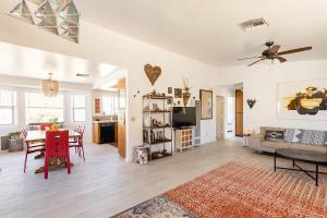 Fotografie z fotogalerie ubytování Electroliquid's Casa Pueblo Joshua Tree v destinaci Joshua Tree