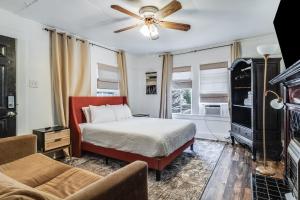 a bedroom with a bed and a ceiling fan at Jefferson Flat in Lafayette