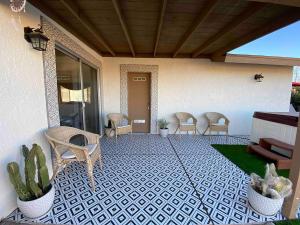 ระเบียงหรือลานระเบียงของ Electroliquid's Casa Pueblo Joshua Tree