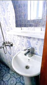 a bathroom with a white sink and a mirror at Residence Sighaka - Luxus VIP Apartment - WiFi, Gardien, Parking in Douala