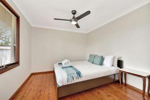 Katil atau katil-katil dalam bilik di NEW PropertyBreezy Bayside Haven at Brightwaters