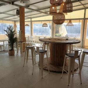 Restaurace v ubytování Mobile-home les pieds dans l'eau