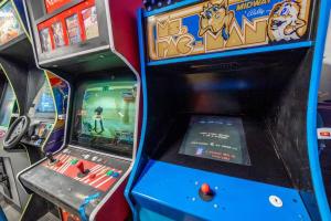 加登格罗夫Galaxy Quest: Playground, Arcade, and Endless Fun的相册照片