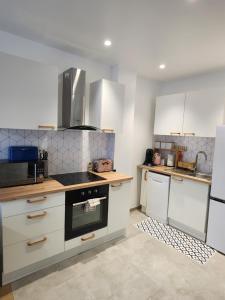 Kjøkken eller kjøkkenkrok på Trois Merlettes