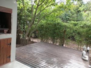 Un jardín fuera de Casa Buda