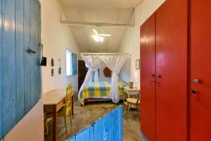 a bedroom with a bed and a table and chairs at Fazenda Poço das Pedras in São João do Cariri
