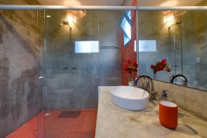 a bathroom with a sink and a shower at Fazenda Poço das Pedras in São João do Cariri
