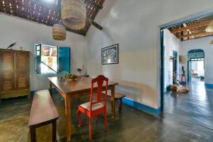 a dining room with a wooden table and chairs at Fazenda Poço das Pedras in São João do Cariri