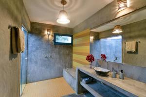 a bathroom with a sink and a mirror at Fazenda Poço das Pedras in São João do Cariri
