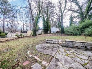 Κήπος έξω από το Newly renovated 3 bed/1 bath for visits to DC/UMD!