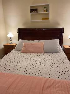 Katil atau katil-katil dalam bilik di Casinha do Prado, conforto vintage, ar condicionado
