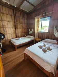 Giường trong phòng chung tại Cabañas Arrecifes