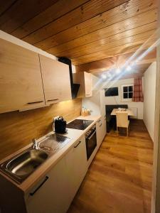 Kuchyň nebo kuchyňský kout v ubytování Arlerhof + 37 fotografií