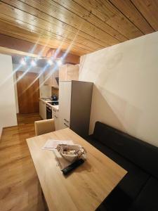 Kuchyň nebo kuchyňský kout v ubytování Arlerhof