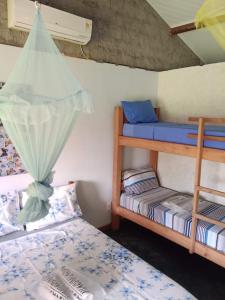 a bedroom with two bunk beds in a room at Guedes Residence in Ilha de Boipeba