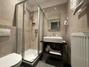 A bathroom at Hotel Brauhof Wien