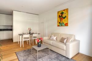 Istumisnurk majutusasutuses Lake Modern Suites - Free Parking
