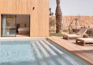 a house with a swimming pool next to a bedroom at La Tour d'Eole in Dakhla