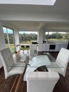 Φωτογραφία από το άλμπουμ του Lujosa casa de campo con jacuzzi. σε El Retiro +37 φωτογραφίες
