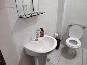 Koupelna v ubytování Xavi Studio - Proximo ao Boulevard Shopping, Av Nacoes Unidas e Nuno de Assis. + 37 fotografií