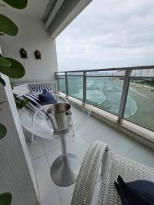 Posezení v ubytování PÉ na Areia com Jacuzzi e Vista Incrível Para MAR!