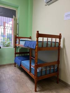 two bunk beds in a room with a window at Rio Hostel 40 Graus in Rio de Janeiro