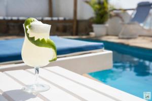 The swimming pool at or close to Hotel Smiling Crab