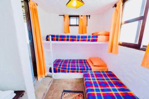 A bed or beds in a room at Hotel Smiling Crab