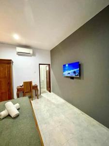 TV a/nebo společenská místnost v ubytování Chua Guest house Canggu