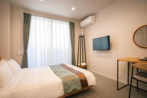 a hotel room with a bed and a television at 谷町君 HOTEL 京都駅東29 in Gionmachi