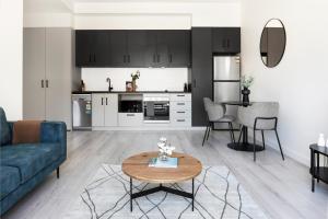 Kjøkken eller kjøkkenkrok på Urban Rest Port Adelaide Apartments