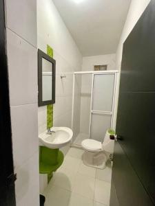 a small bathroom with a sink and a toilet at Apartamento en zona de Torices in Cartagena de Indias