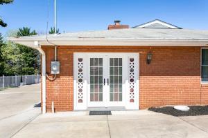 a red brick house with a white door at Harbor Riverside Property in Fort Washington