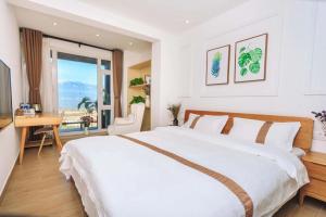 Dali Listening Seaview Villa大理听城海景别墅客房内的一张或多张床位