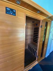 una puerta de madera con una escalera en una habitación en Gulf Breeze Condo w Pool Access!, en Gulf Breeze