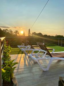 a row of lounge chairs sitting on a patio at Hotel Casa campestre HH in Quimbaya