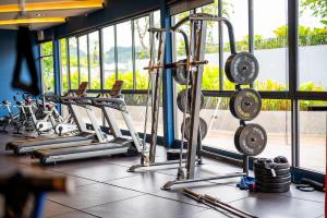 Fitness centrum a/nebo fitness zařízení v ubytování HOMA Phuket Town