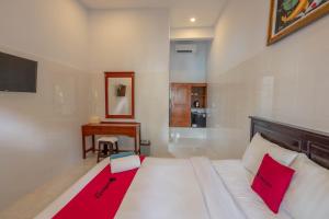 Letto o letti in una camera di RedDoorz Plus @ Singaraja