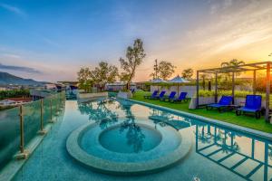 Bazén v ubytování HOMA Phuket Town nebo v jeho okolí