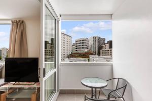 A television and/or entertainment centre at Cosy Central 1BR with Balcony