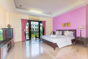 Postel nebo postele na pokoji v ubytování KRABI MORE HOTEL