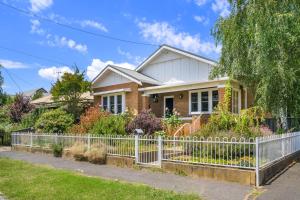 a house with a white picket fence at Bluestone Cottage - Character & Class in Orange