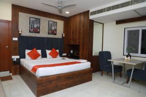 Ліжко або ліжка в номері HOTEL JB'S MINERVA GRAND