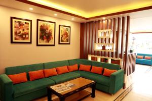 Ruang duduk di Hotel Eco Tree Pokhara
