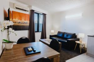 a living room with a couch and a table at Comfort Inn Traralgon in Traralgon