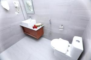 Bilik mandi di Hotel Eco Tree Pokhara